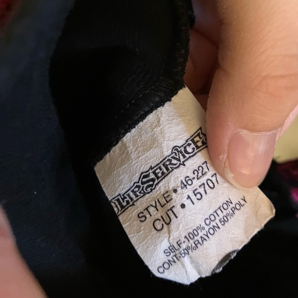 ((SIDE TRADE ISO)) PINK SKULL LIP SERVICE SKATE AND DISORDERLY TOP! - Picture 8 of 8